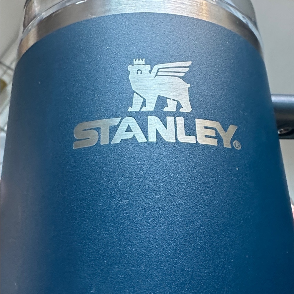 Stanley Deep Blue 40oz Insulated Water Bottle Thermos - Picture 4 of 10